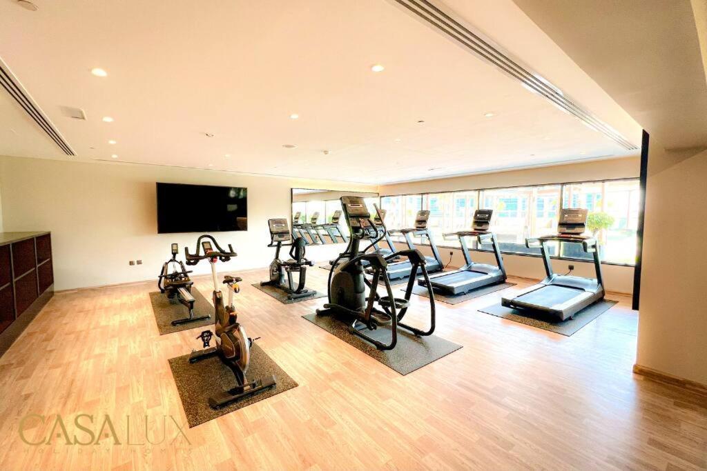 דובאי Lovely Big Studio W/ Burj Khalifa View In Downtown מראה חיצוני תמונה