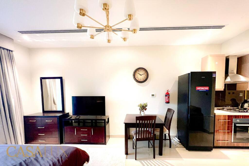דובאי Lovely Big Studio W/ Burj Khalifa View In Downtown מראה חיצוני תמונה