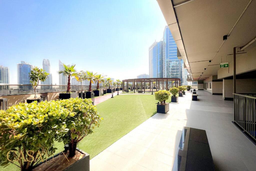 דובאי Lovely Big Studio W/ Burj Khalifa View In Downtown מראה חיצוני תמונה